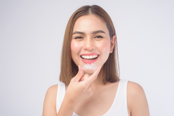 How Invisalign Straightens Teeth